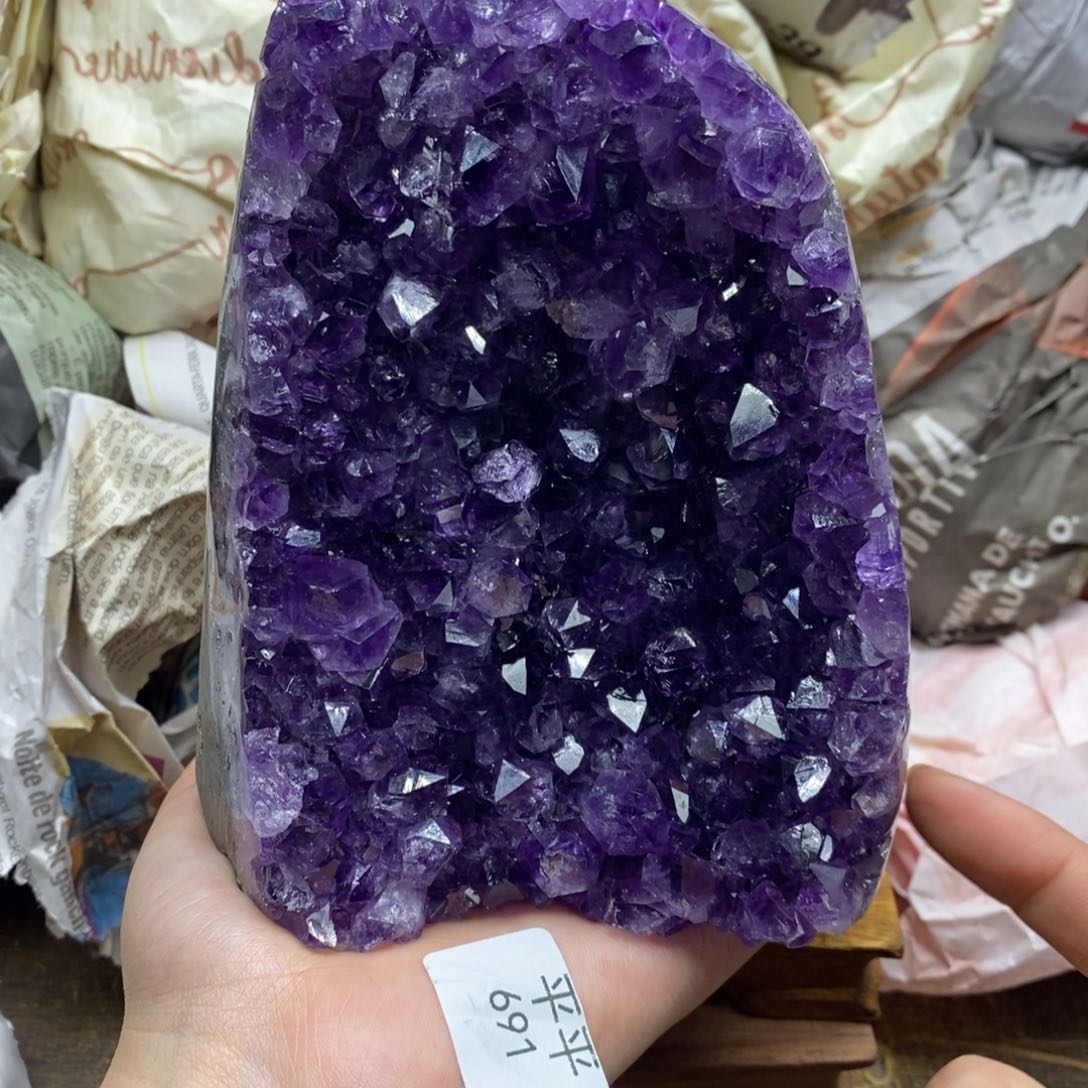 紫晶乌拉圭未镶嵌