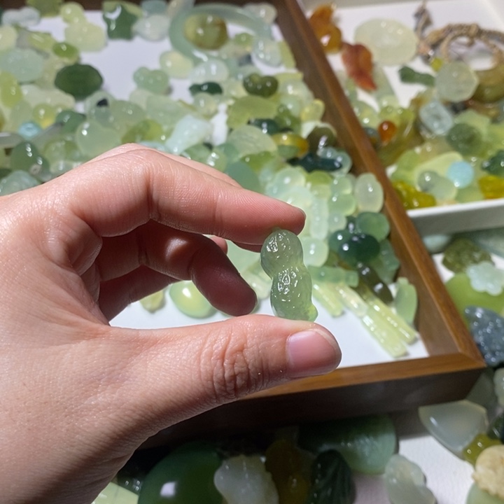 蛇纹石玉合金颈饰