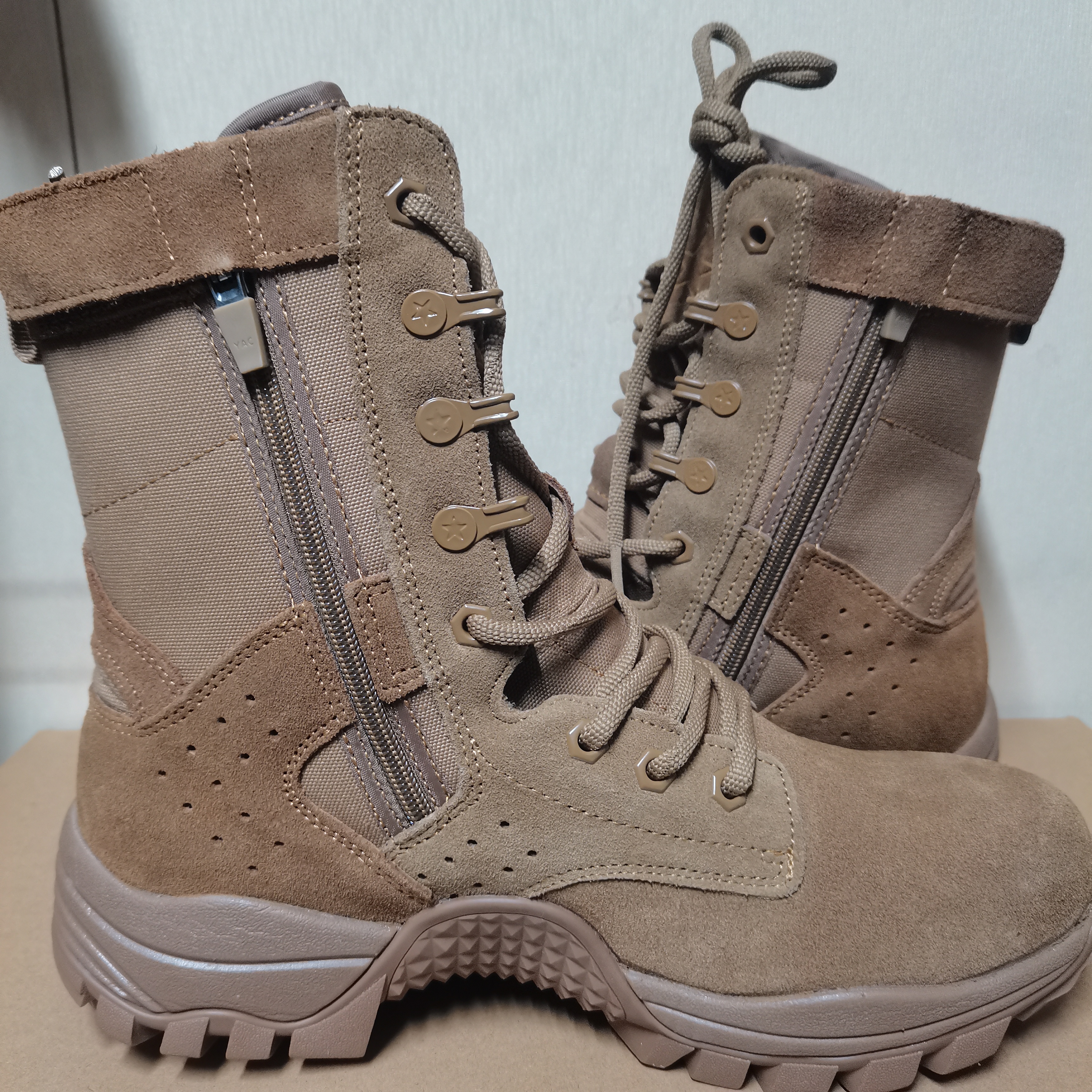 棕色战术靴户外登山靴耐磨高帮徒步靴沙漠靴