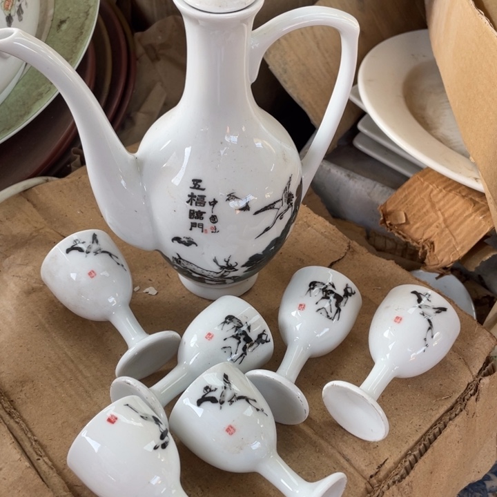 摆件陶瓷盘子碗砂锅都有