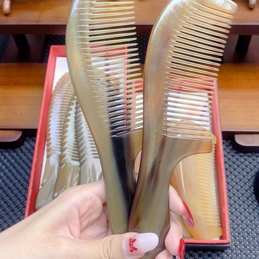 纯手工制作纯牛角梳子