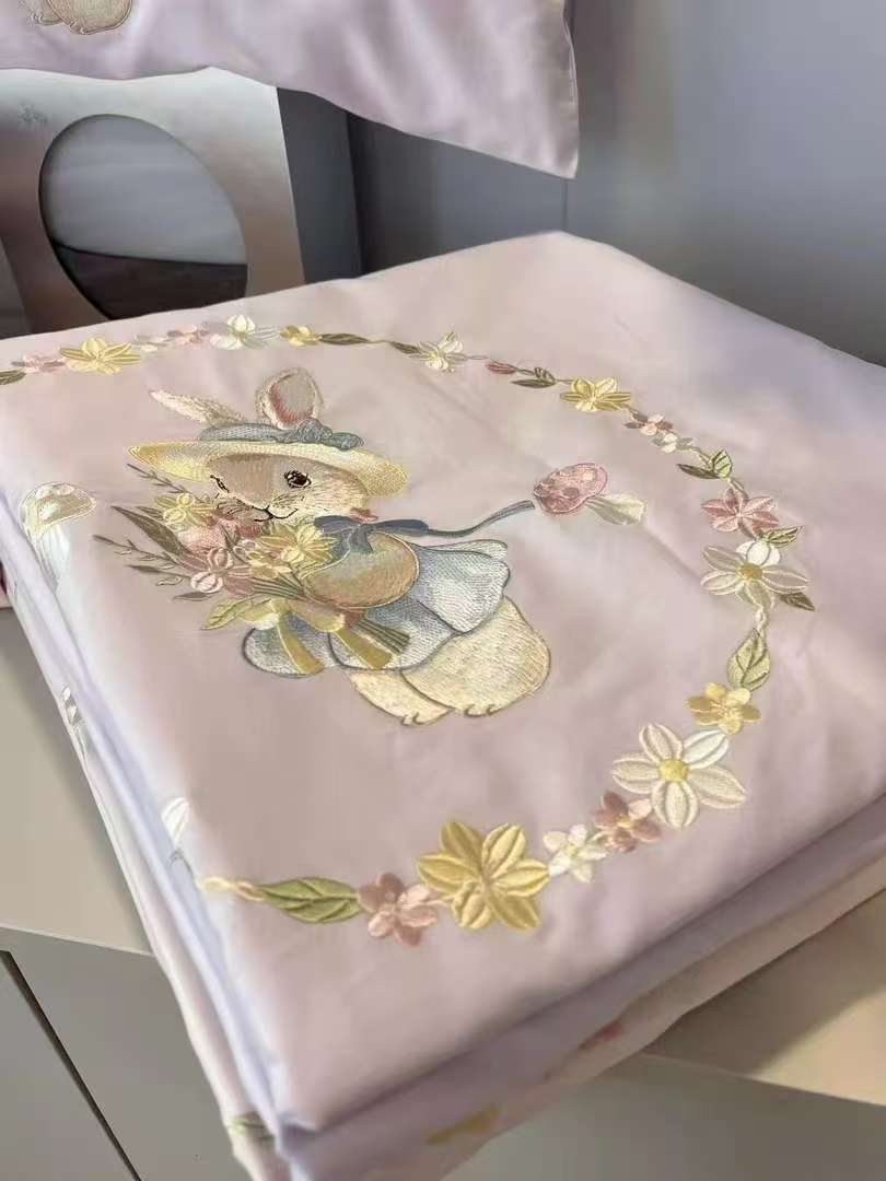 小波/百分百全棉长绒棉100s彩线刺绣卡通厚磨毛款四件套-彼得兔