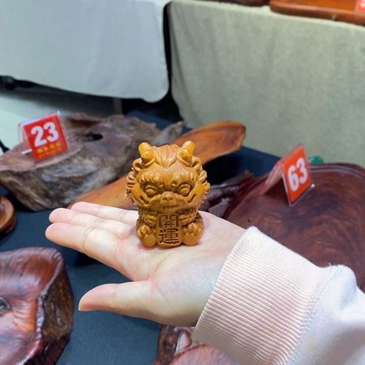 崖柏开运龙茶宠把件