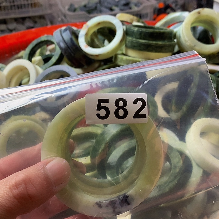 蛇纹石玉原未镶嵌闫**幸