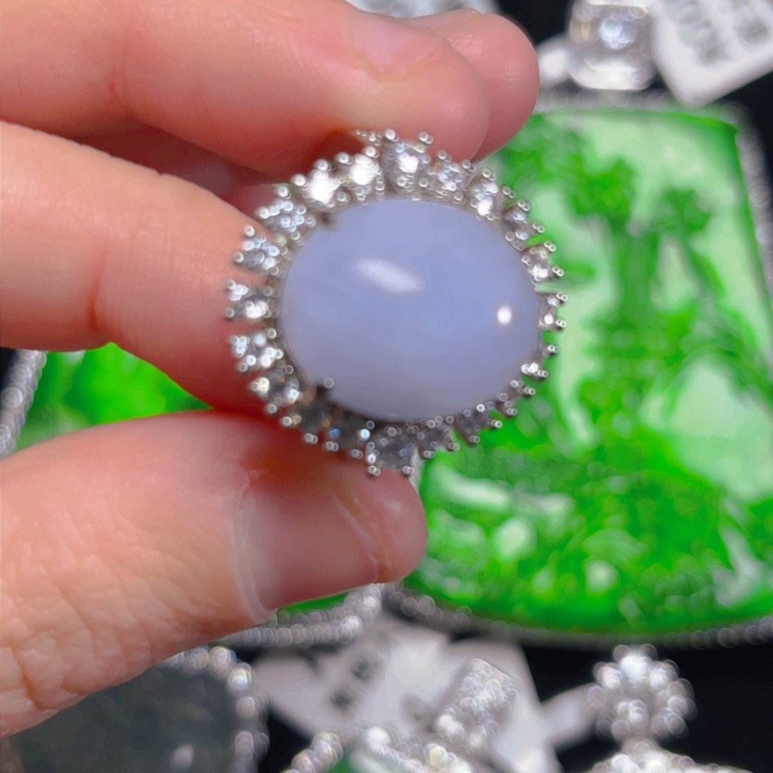 翡翠颈饰未镶嵌蛋面