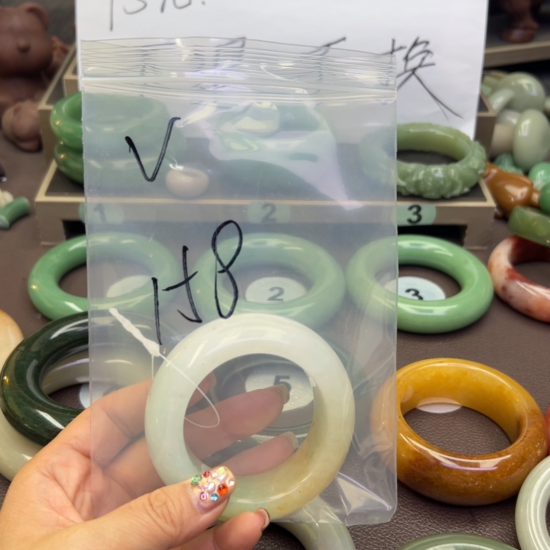 未镶嵌手镯石英岩玉V****a