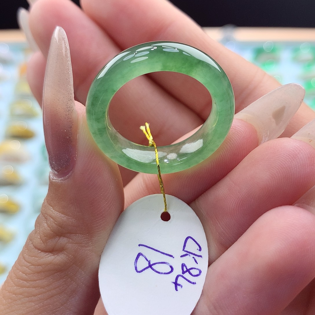 翡翠未镶嵌戒指18圈