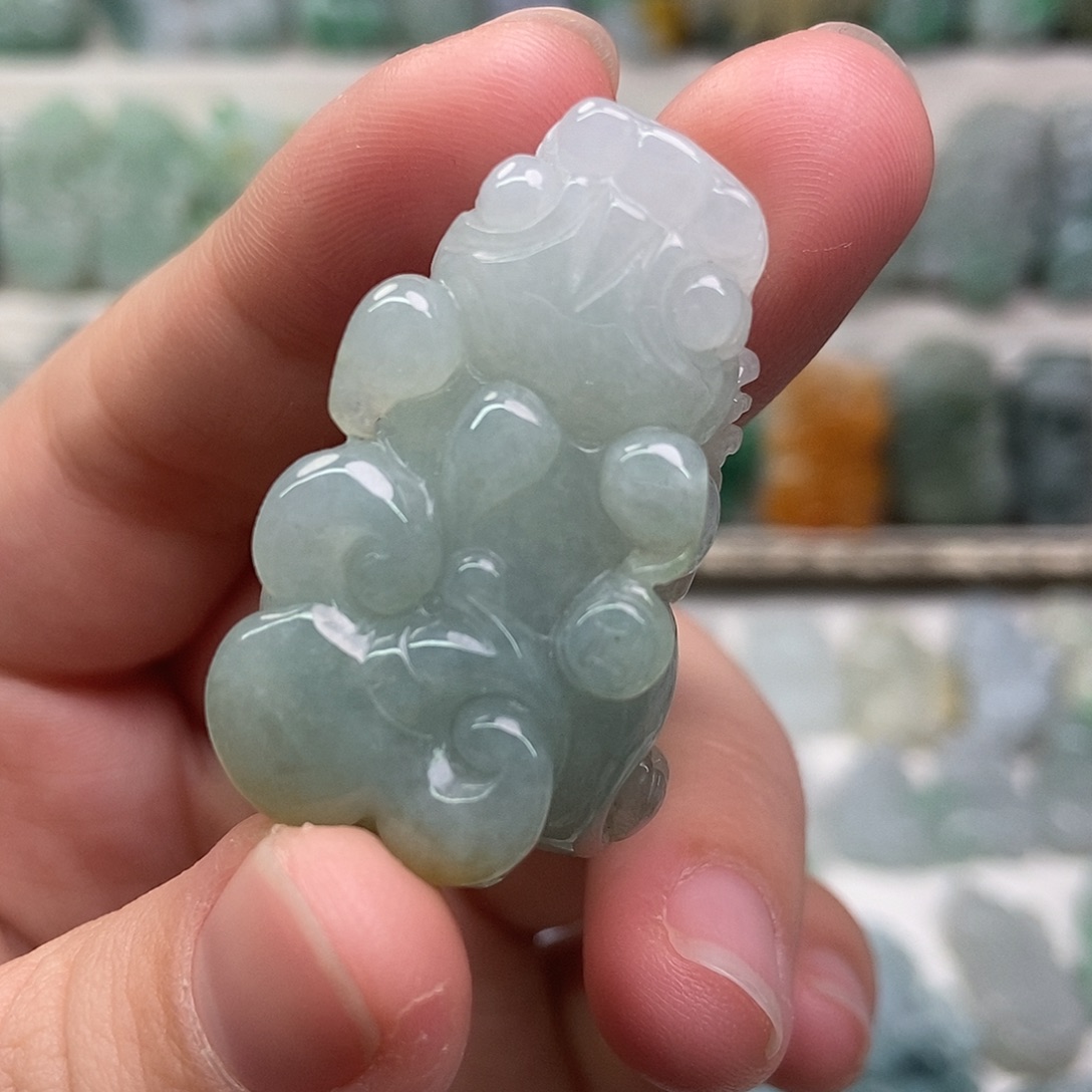 翡翠未镶嵌吊坠(赠链)