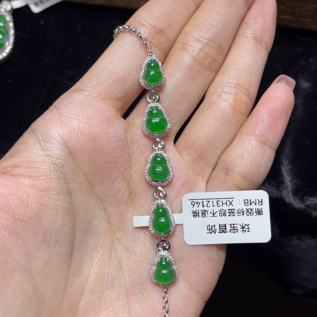 翡翠18K金镶嵌颈饰天然缅甸翡翠
