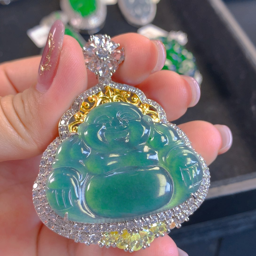 翡翠颈饰未镶嵌翡翠