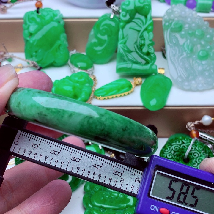 未镶嵌手镯翡翠…．．