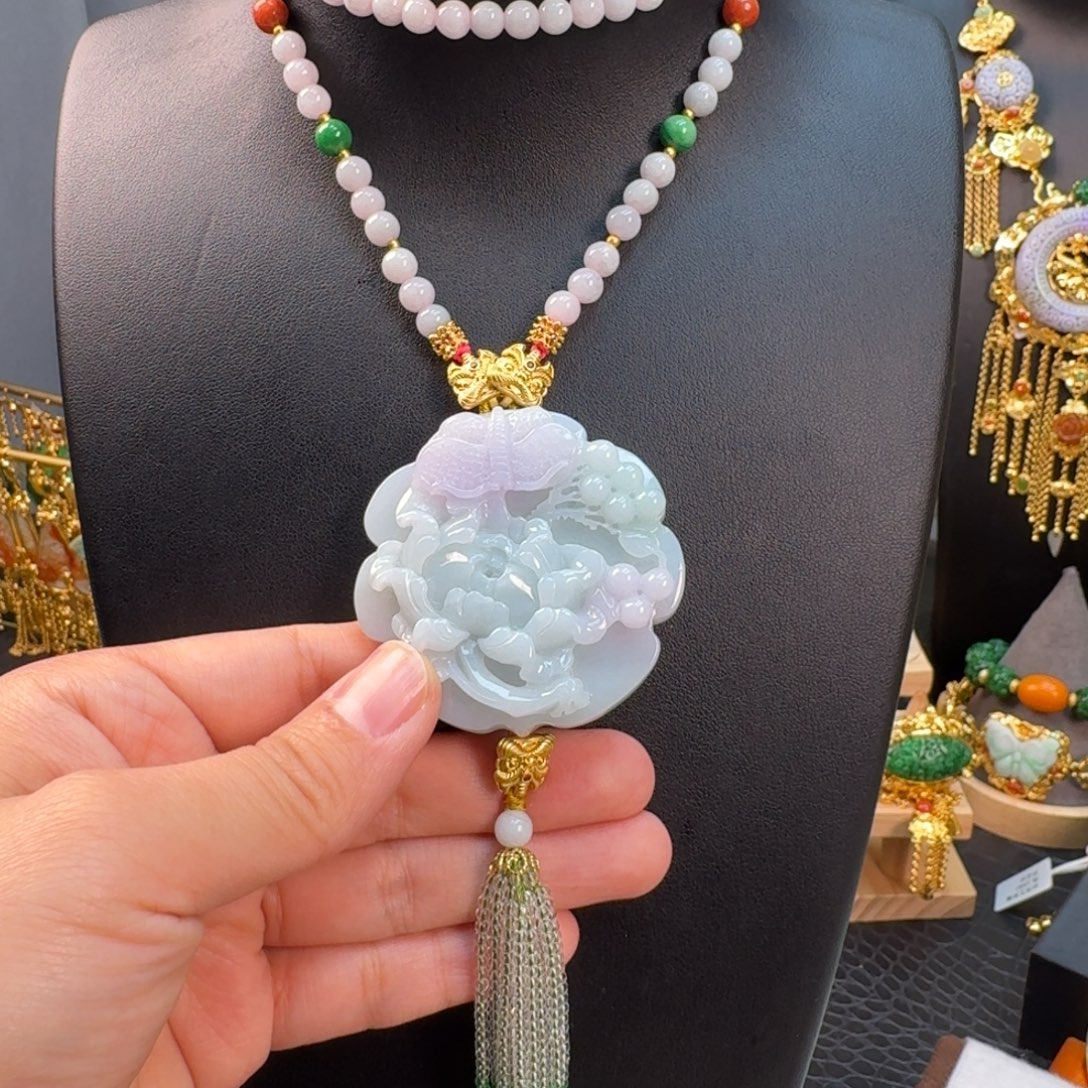 梧***5翡翠未镶嵌颈饰炸价