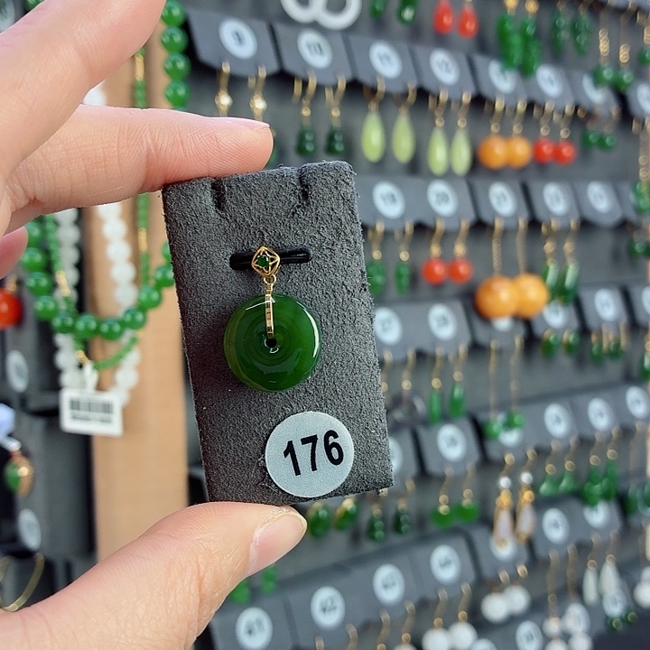 和田玉18K金镶嵌吊坠(赠链)