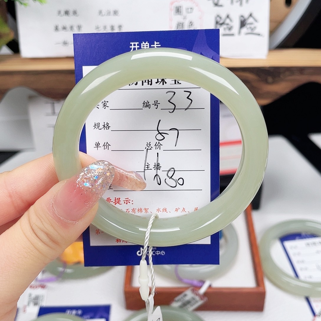 和田玉手镯未镶嵌