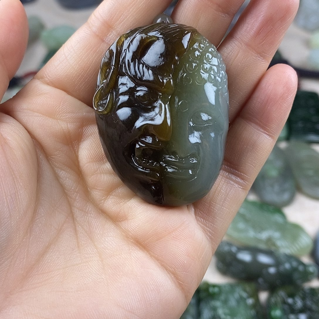 卫***理和田玉未镶嵌颈饰