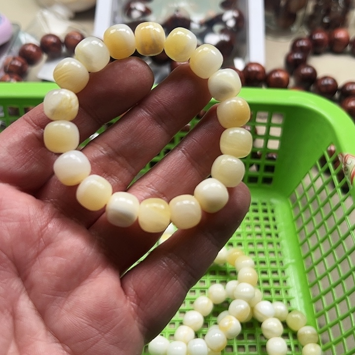 白玉菩提吊坠黄色8958