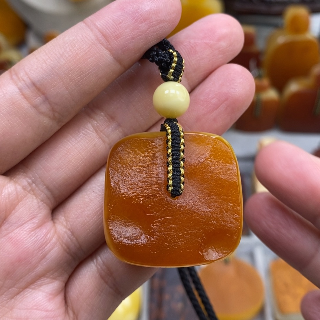 蜜蜡未镶嵌珠宝奇石