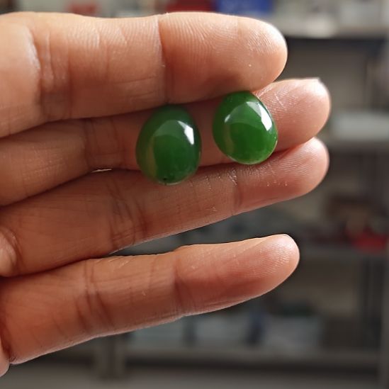 未镶嵌和田玉耳饰贵**持