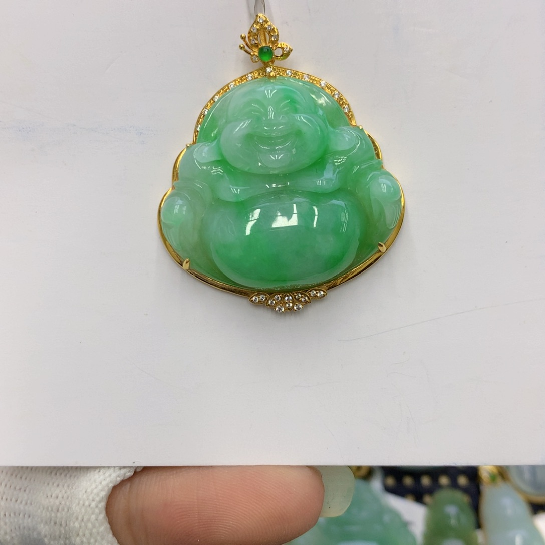 翡翠颈饰18K金镶嵌阿*翡翠