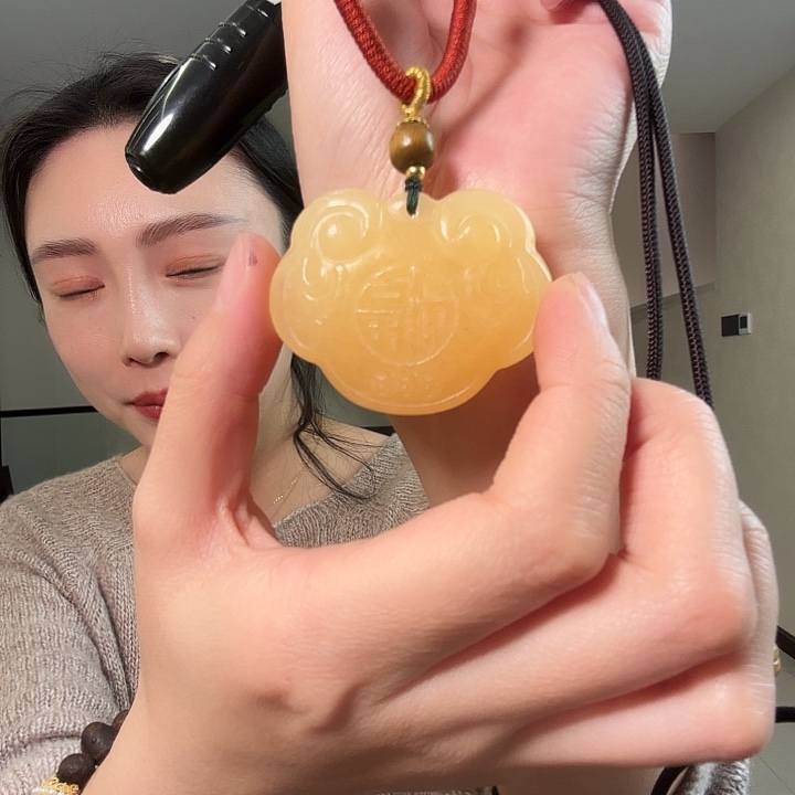 丢***丫查罗石未镶嵌颈饰