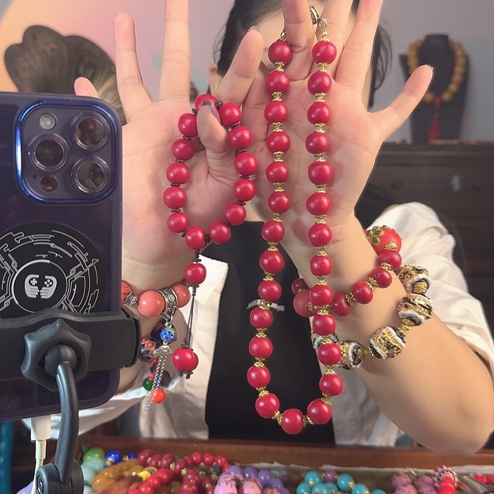 玻璃颈饰红*老琉璃的故事是一个人的