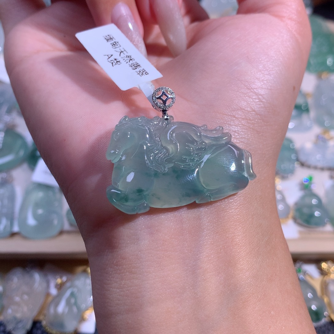 翡翠吊坠(不含链)18K金镶嵌