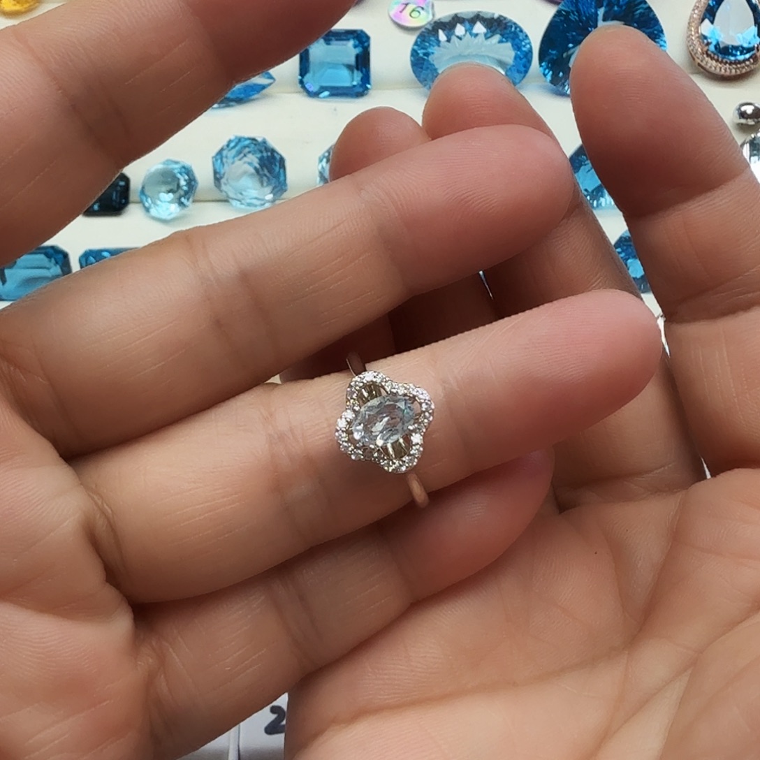 银S925镶嵌戒圈海蓝宝石特惠抢购福利，四叶草海蓝宝微瑕