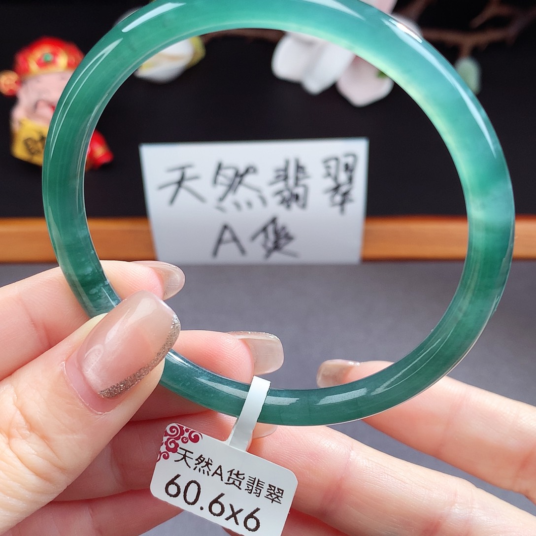 翡翠手镯（圆镯）未镶嵌