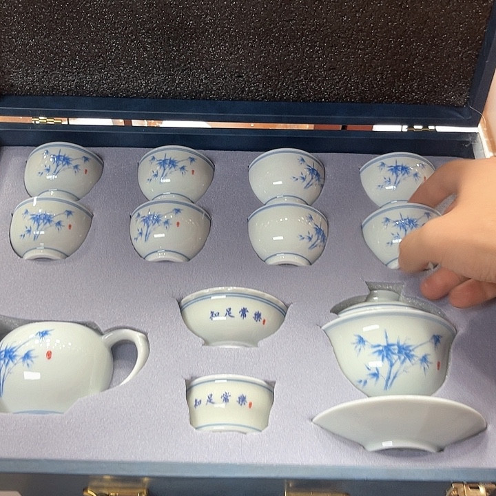 孤品茶具套装等。         