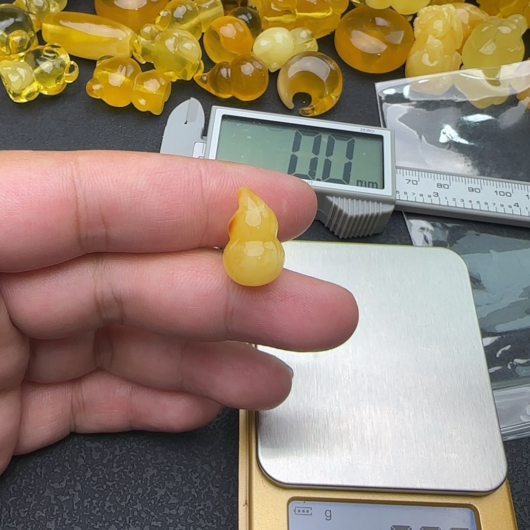 琥珀未镶嵌珠宝奇石