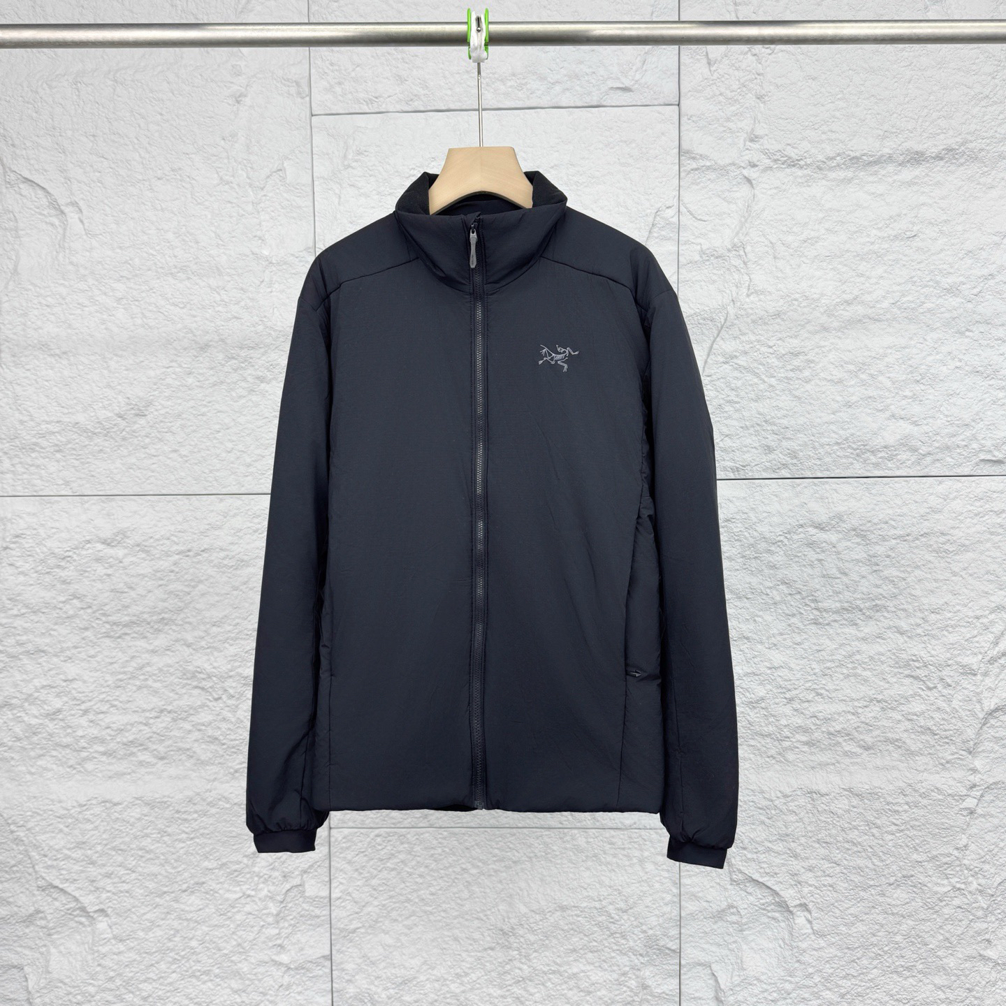 99新 ARC'TERYX/始祖鸟 S码/黑色防水防风运动棉服/17249137