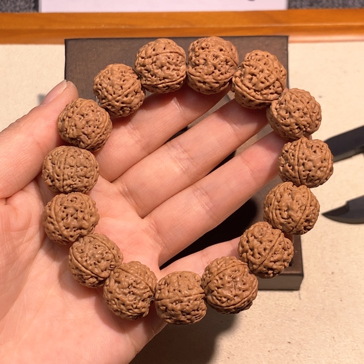 吊坠金刚菩提3号 18蜂王