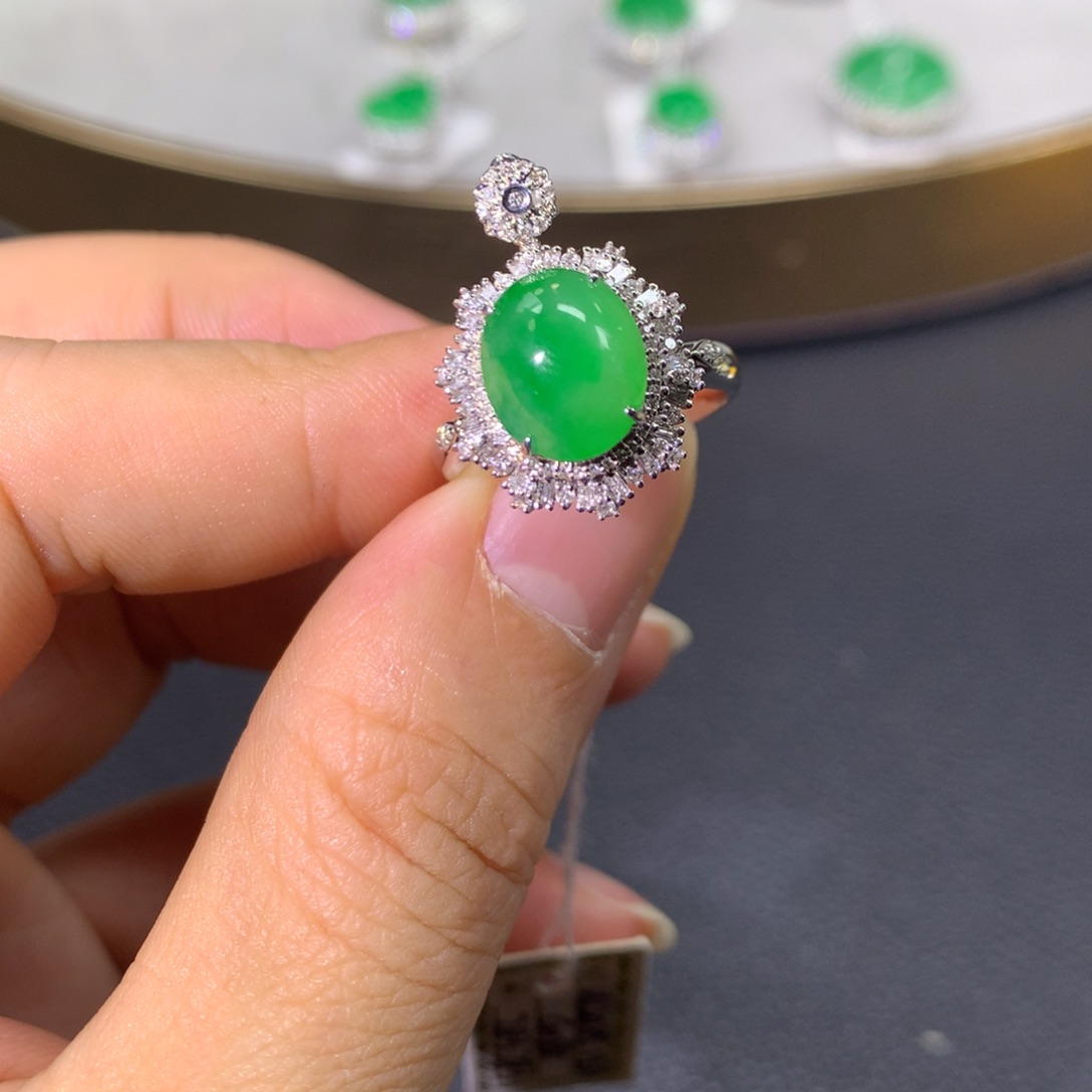 翡翠戒指18K金镶嵌翡翠