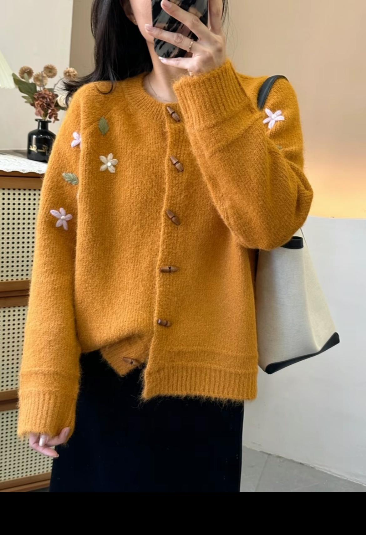 韩系超美手工钩花刺绣圆领牛角扣针织开衫宽松慵懒风秋洋气外套新