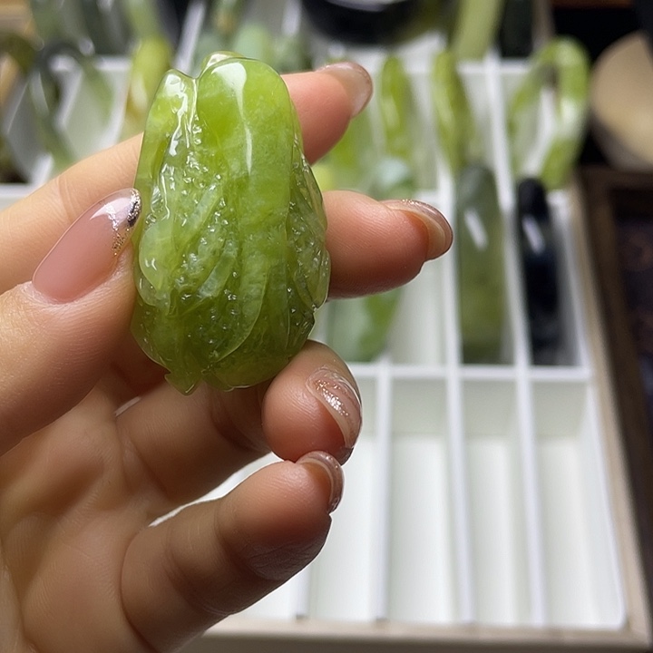 我***吖蛇纹石玉未镶嵌颈饰