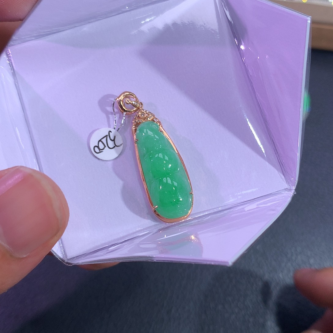 翡翠吊坠(赠链)18K金镶嵌