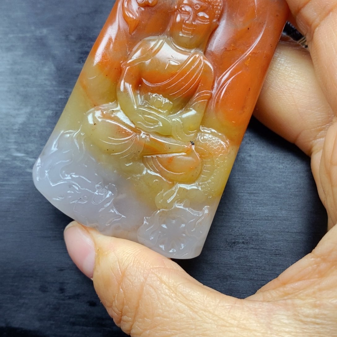 石英质玉（黄龙玉）颈饰未镶嵌