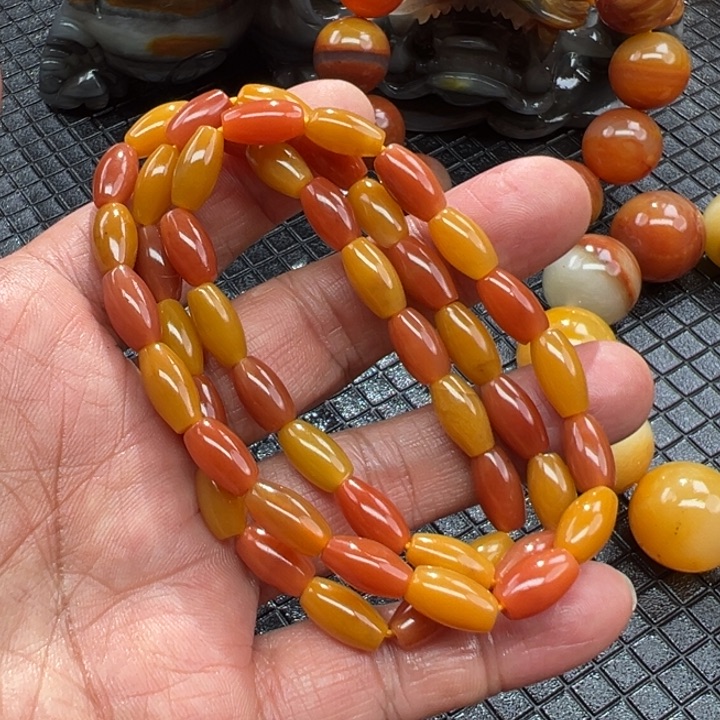 石英质玉（黄龙玉）颈饰合金