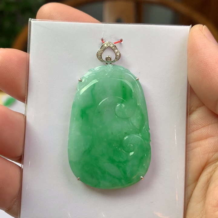 翡翠18K金镶嵌颈饰翡翠吊坠