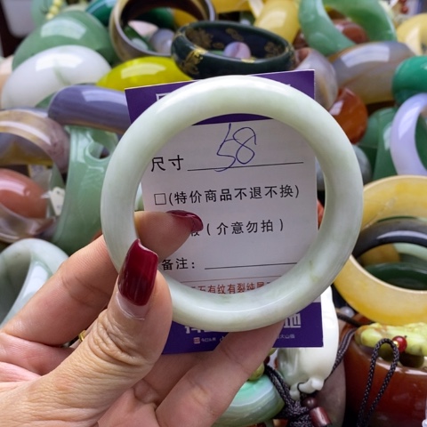蛇纹石玉手镯未镶嵌