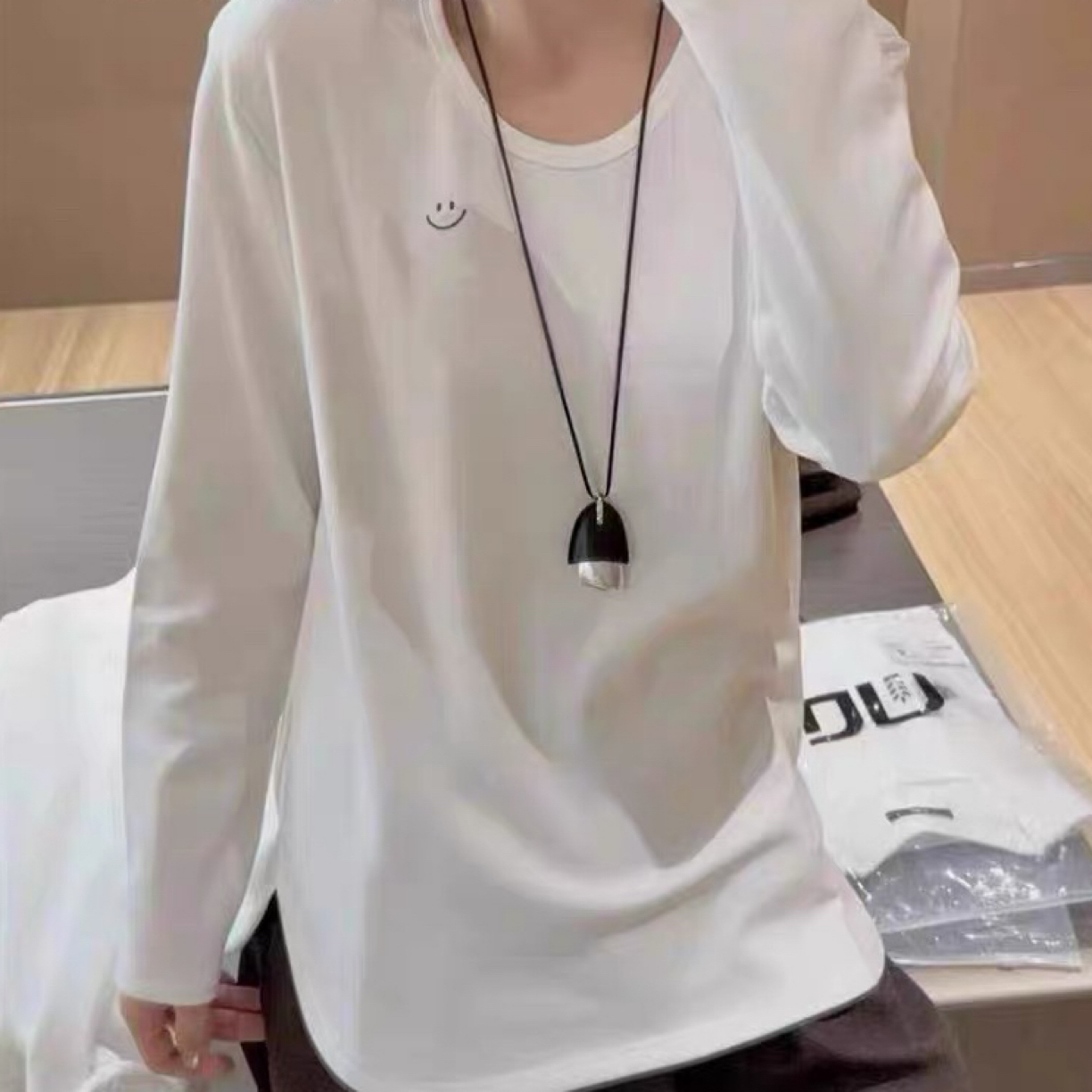 【MINZI   敏子女装集合店】精选笑脸加绒白T