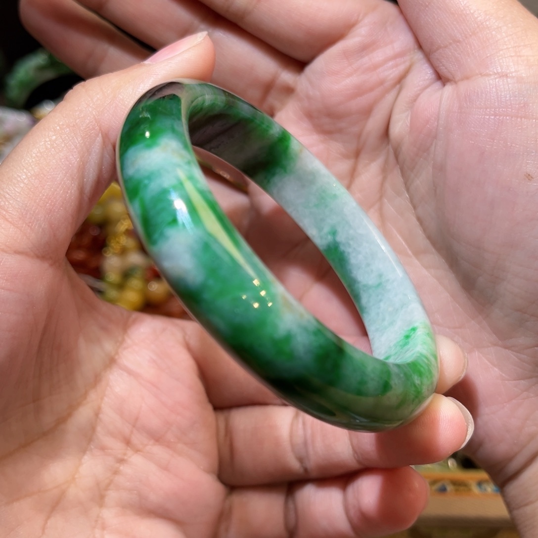 翡翠未镶嵌颈饰待编织