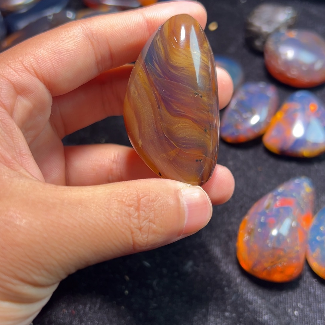 琥珀裸石未镶嵌吊坠