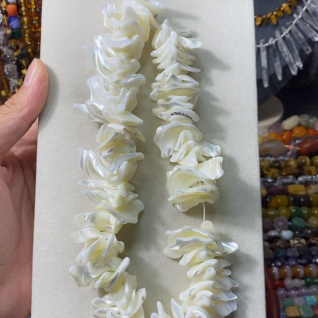 石英质玉未镶嵌，大号鱼骨花瓣，