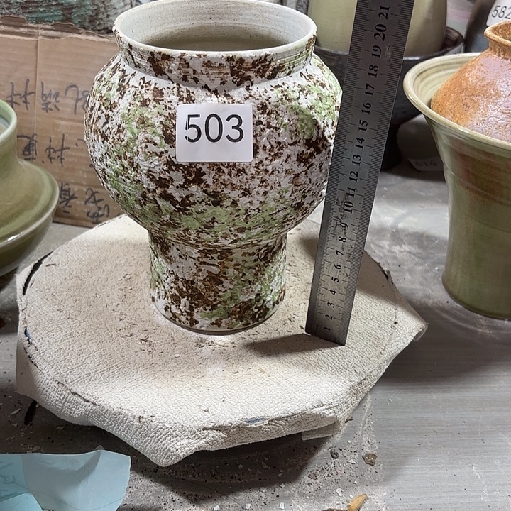 摆件陶高19.5 ，口10，有孔，503