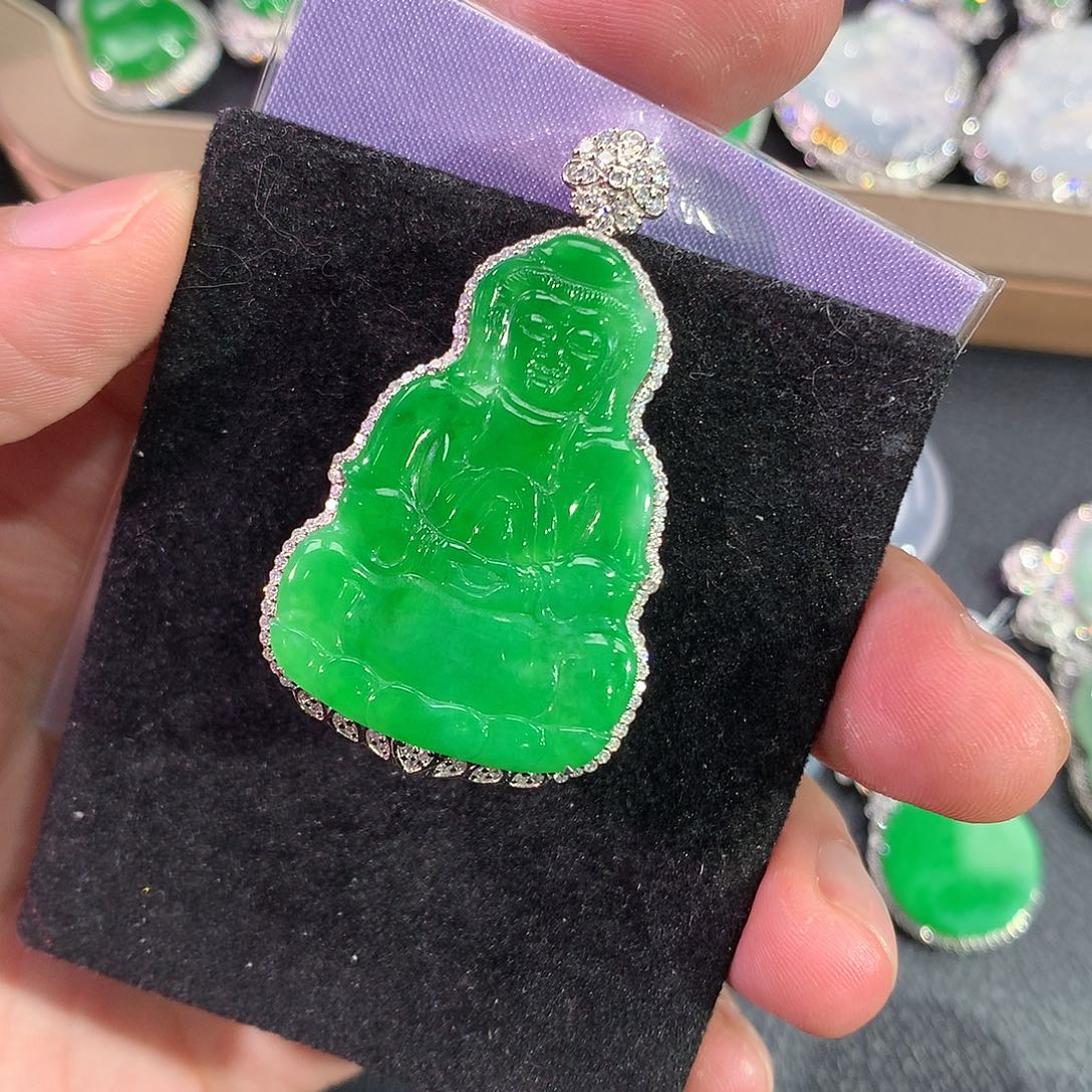 翡翠吊坠(赠链)18K金镶嵌