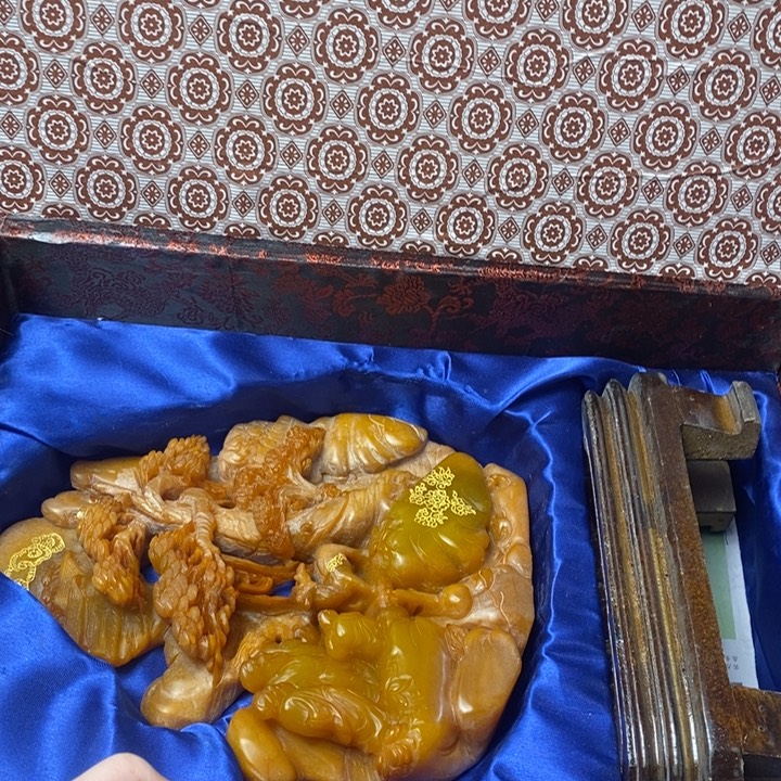 百***年老挝石如图所示所拍即所得