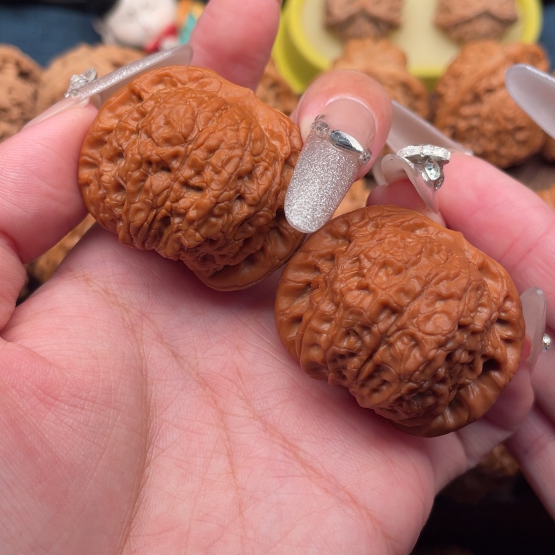 T***t文玩核桃吊坠血麒麟40