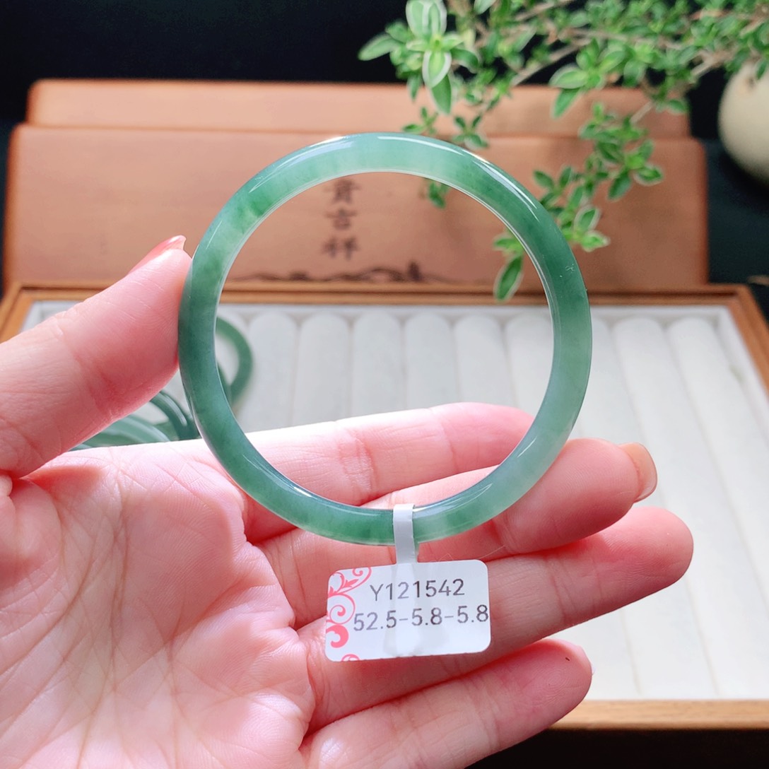 未镶嵌手镯（圆镯）翡翠