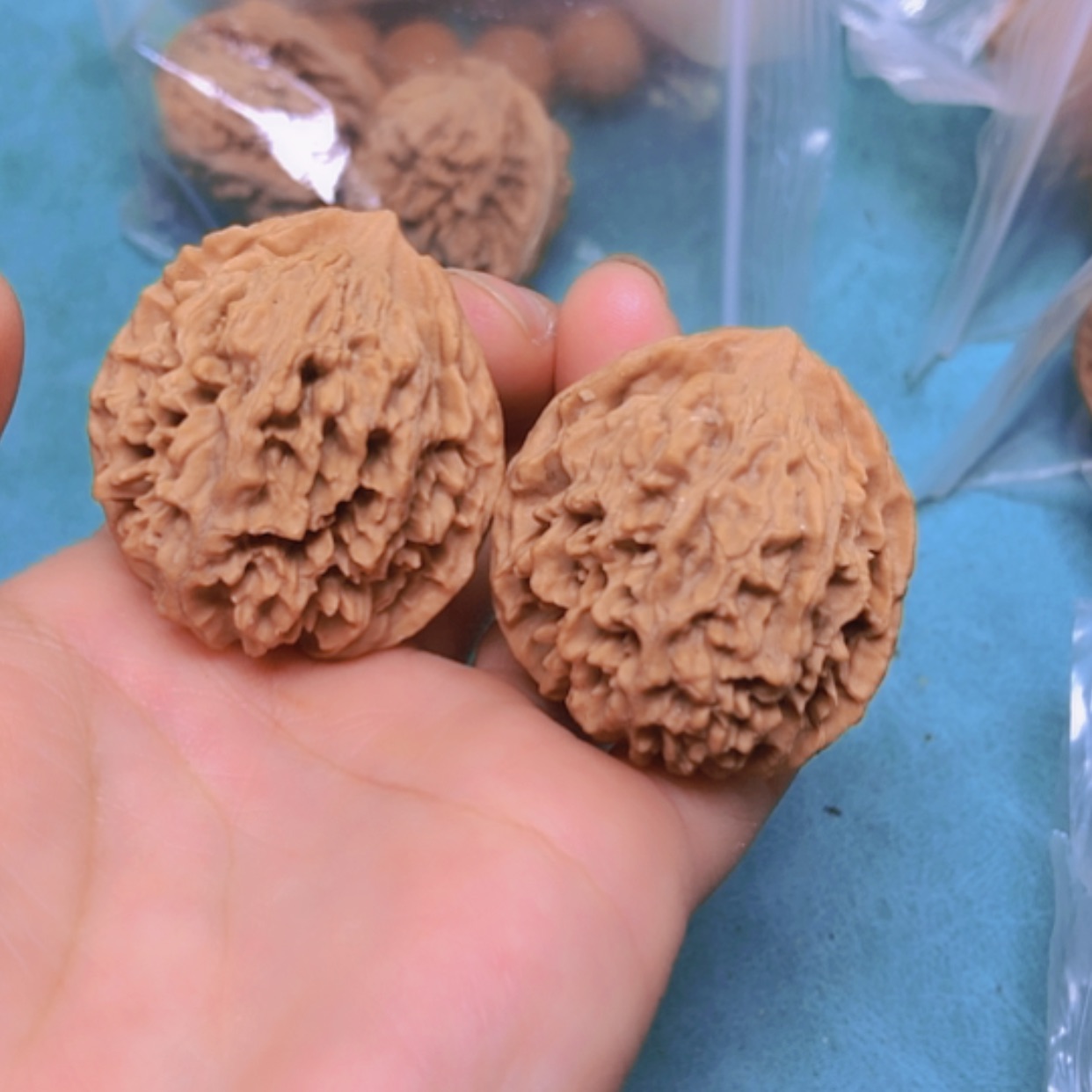 【闪购商品】摆件核桃36.5皇冠狮子头磕边